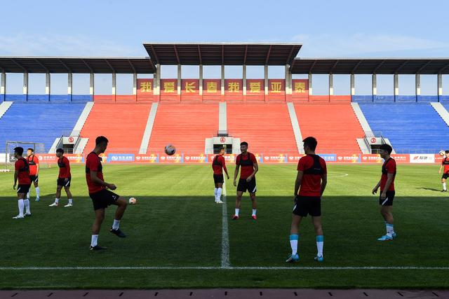 英超最佳阵：萨拉赫领衔，帕尔默&加克波在列